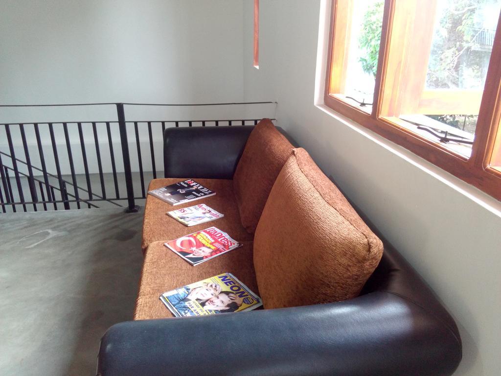 Chelli Homestay Negombo Buitenkant foto